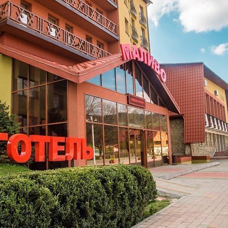 Malyvo Hotel Dilyatyn Dış mekan fotoğraf