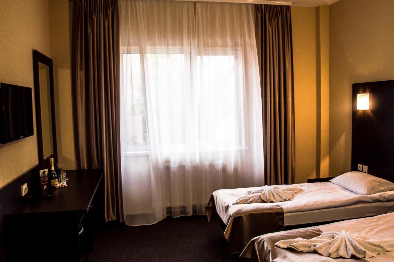 Malyvo Hotel Dilyatyn Dış mekan fotoğraf