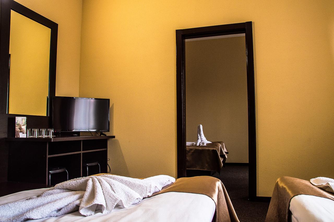 Malyvo Hotel Dilyatyn Dış mekan fotoğraf