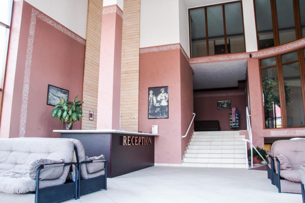 Malyvo Hotel Dilyatyn Dış mekan fotoğraf